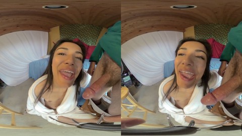 Intensa esperienza orale con un grande carico in camera da letto